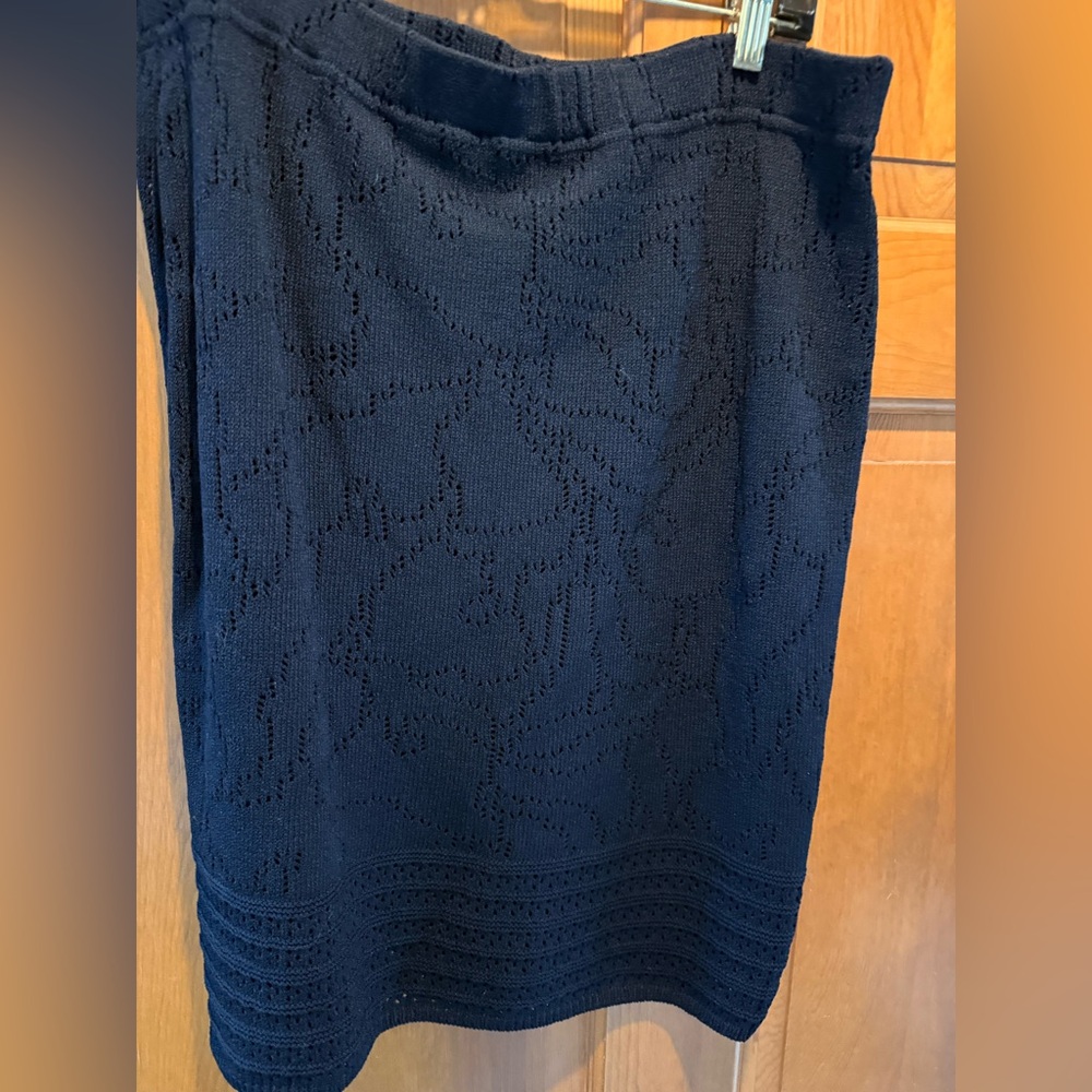 St. John Black Textured Pencil Skirt